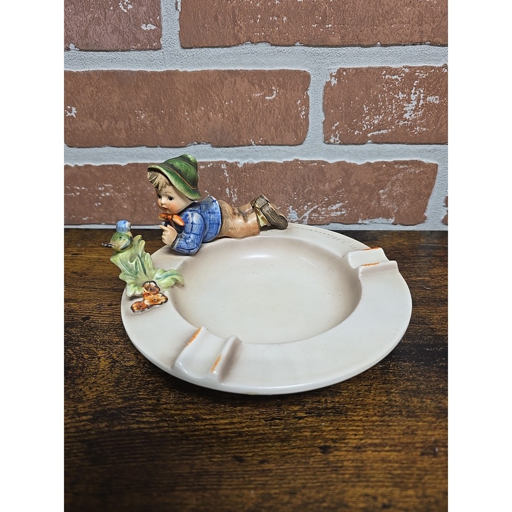 Goebel M.I. Hummel # 166 "Boy With Bird, Ashtray" 3.375" Stylized Bee‎ TMK-3